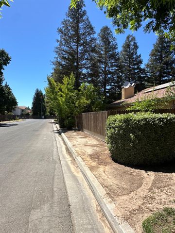 6675 N Lola, Fresno, CA 93722
