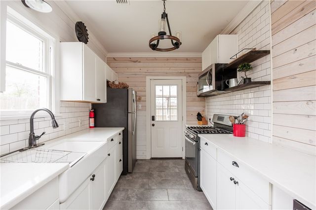 330 Palmero St, Corpus Christi, TX 78404