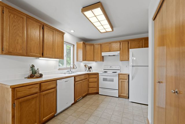 624 Golden Hills Dr, Cheney, WA 99004