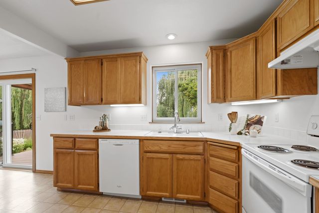 624 Golden Hills Dr, Cheney, WA 99004