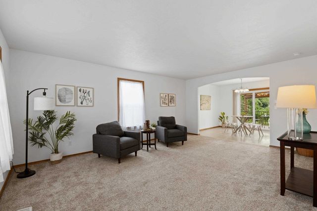 624 Golden Hills Dr, Cheney, WA 99004