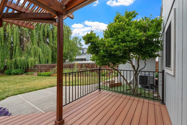 624 Golden Hills Dr, Cheney, WA 99004