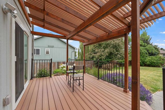 624 Golden Hills Dr, Cheney, WA 99004