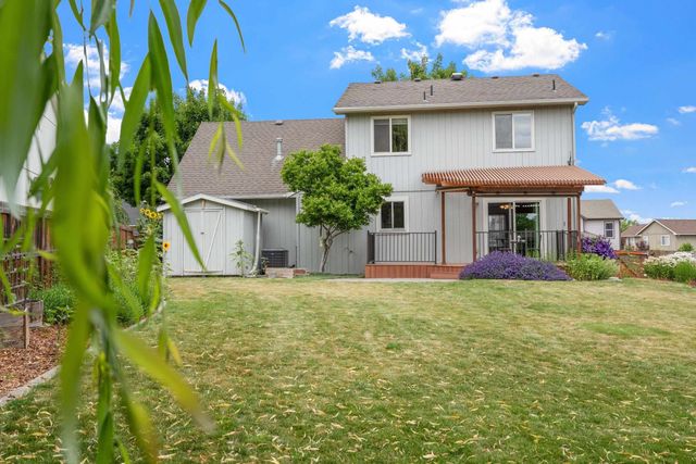 624 Golden Hills Dr, Cheney, WA 99004