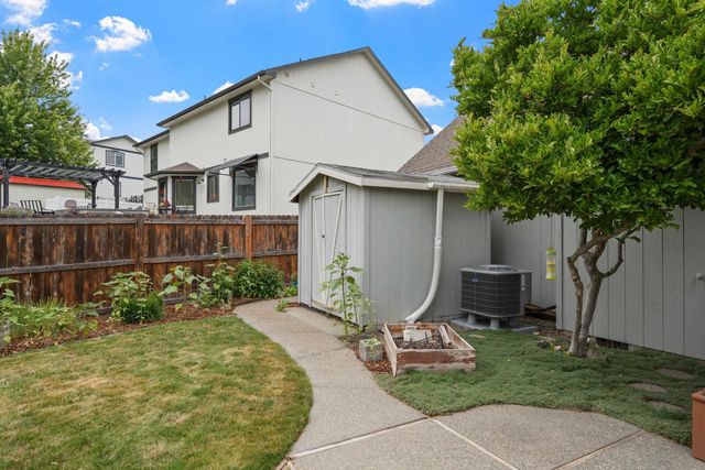 624 Golden Hills Dr, Cheney, WA 99004