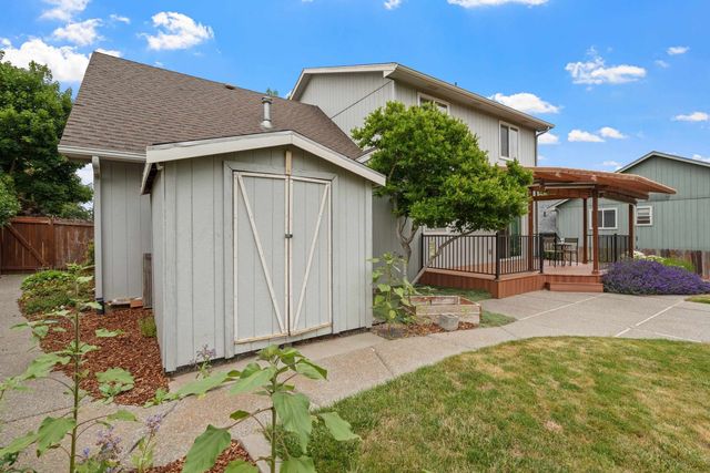 624 Golden Hills Dr, Cheney, WA 99004