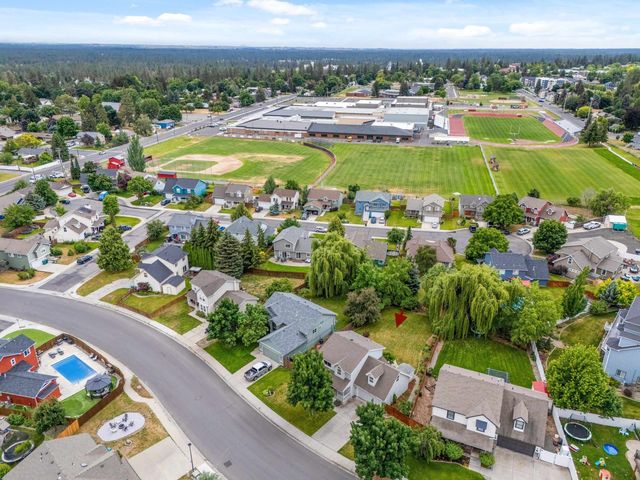 624 Golden Hills Dr, Cheney, WA 99004