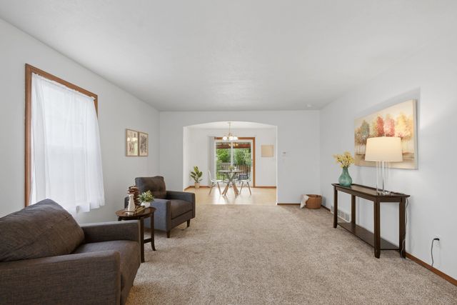 624 Golden Hills Dr, Cheney, WA 99004