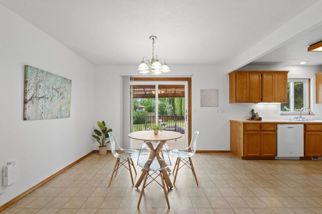 624 Golden Hills Dr, Cheney, WA 99004