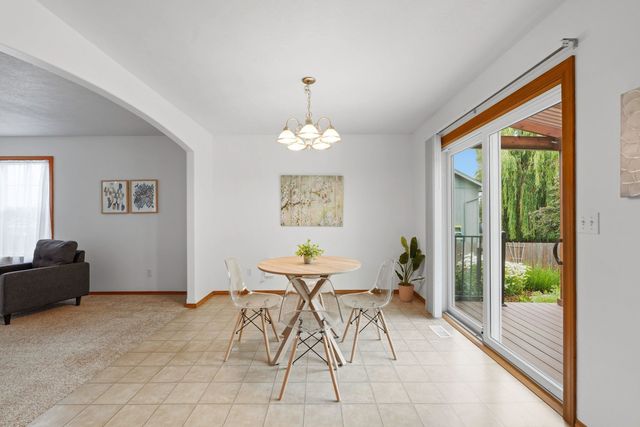 624 Golden Hills Dr, Cheney, WA 99004