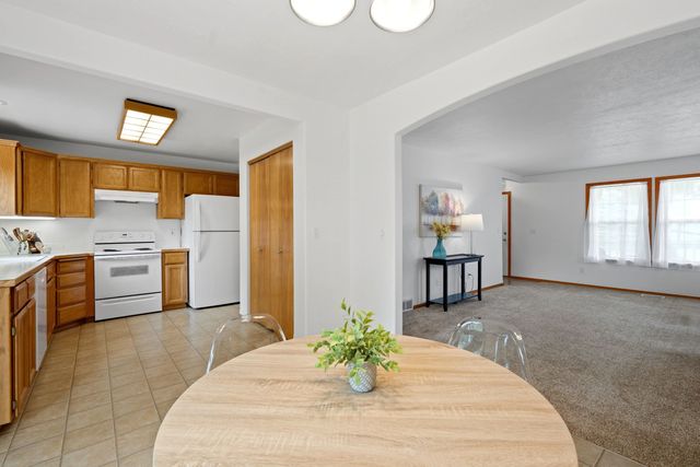 624 Golden Hills Dr, Cheney, WA 99004