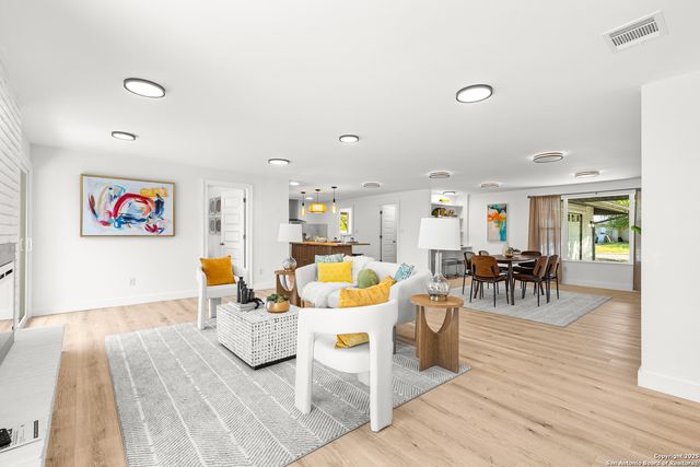 446 Spaceway Dr, Windcrest, TX 78239