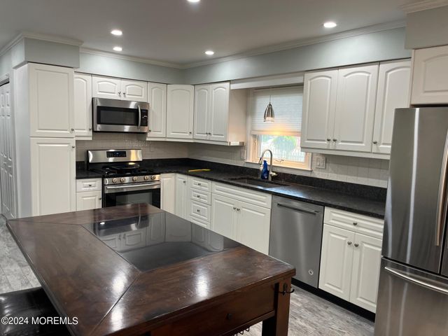 106 Pear Street, Oakhurst, NJ 07755