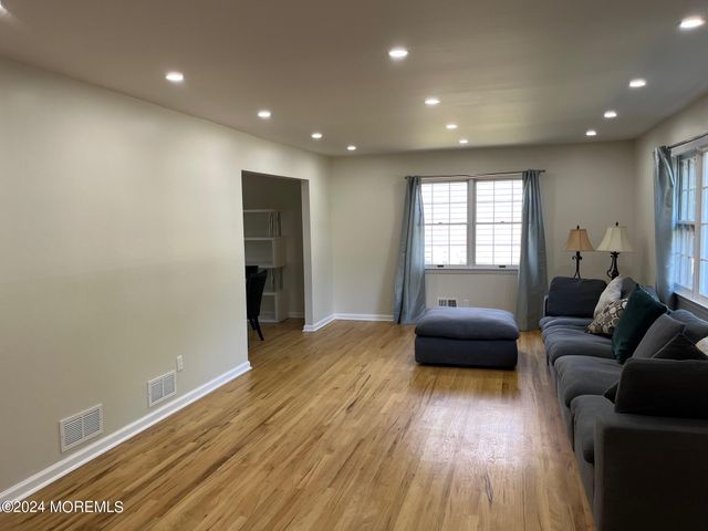 106 Pear Street, Oakhurst, NJ 07755
