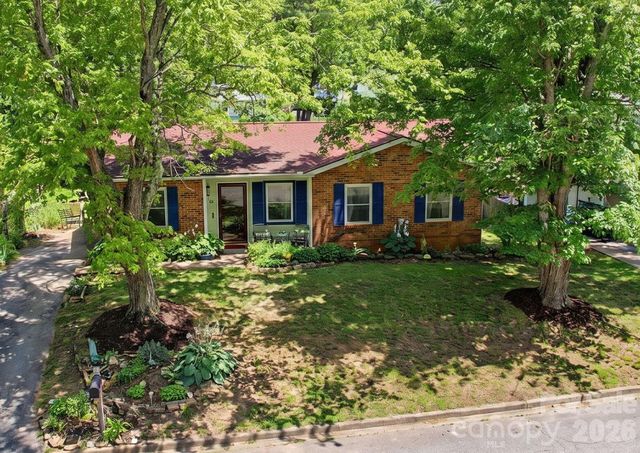 102 Wicklow Drive, Asheville, NC 28806
