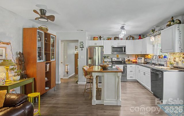 102 Wicklow Drive, Asheville, NC 28806
