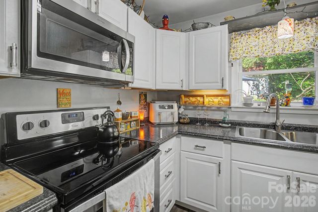 102 Wicklow Drive, Asheville, NC 28806