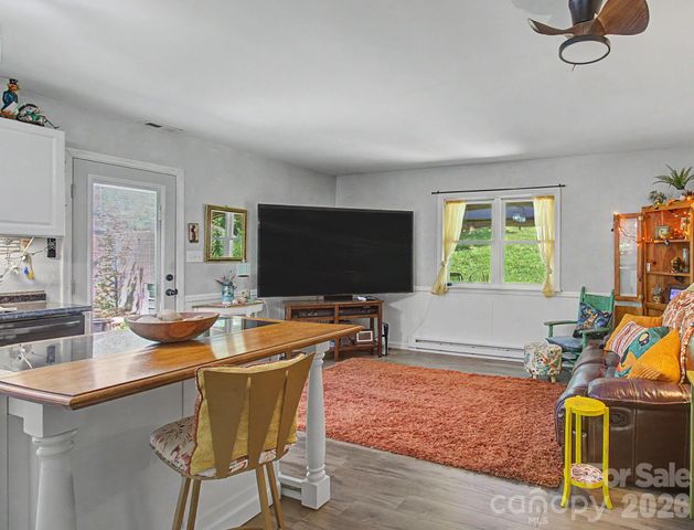 102 Wicklow Drive, Asheville, NC 28806