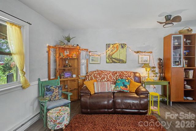 102 Wicklow Drive, Asheville, NC 28806