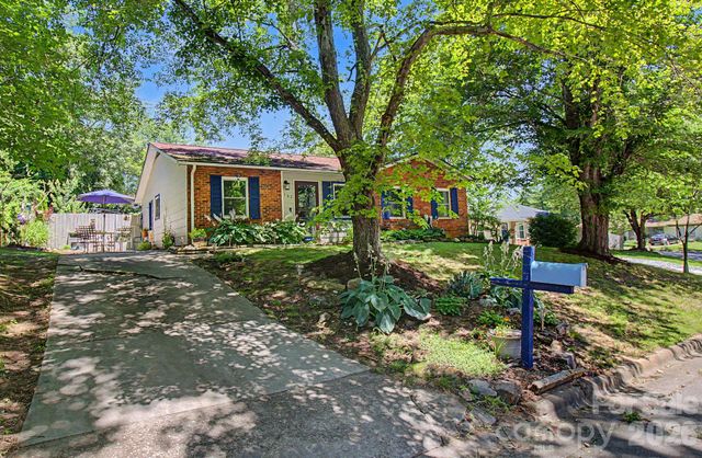 102 Wicklow Drive, Asheville, NC 28806