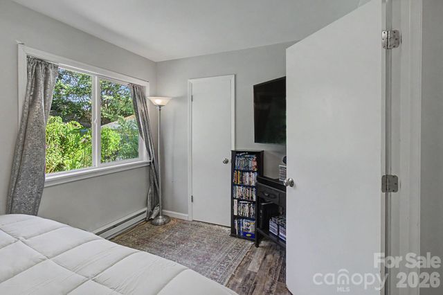 102 Wicklow Drive, Asheville, NC 28806