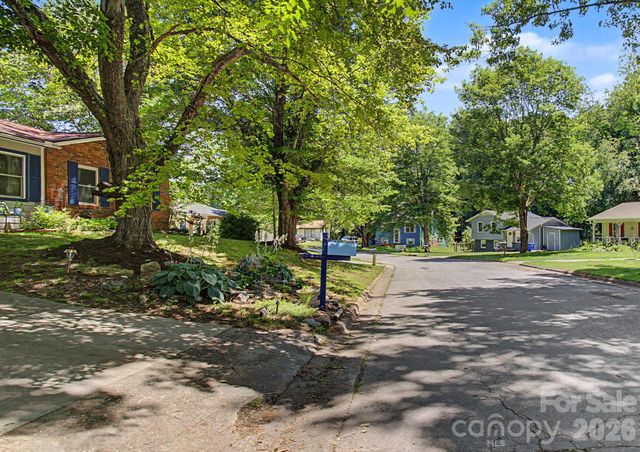 102 Wicklow Drive, Asheville, NC 28806