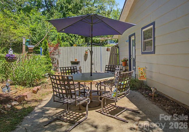 102 Wicklow Drive, Asheville, NC 28806