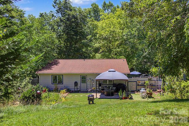 102 Wicklow Drive, Asheville, NC 28806
