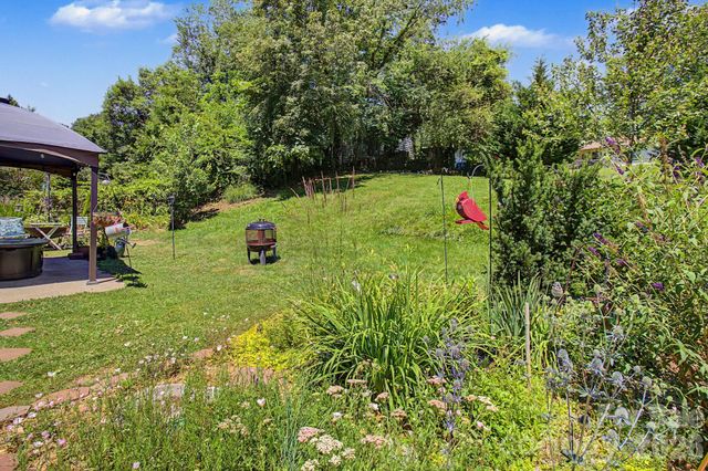 102 Wicklow Drive, Asheville, NC 28806