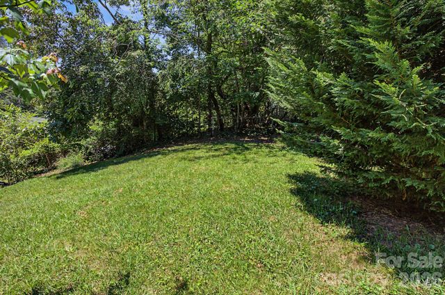 102 Wicklow Drive, Asheville, NC 28806