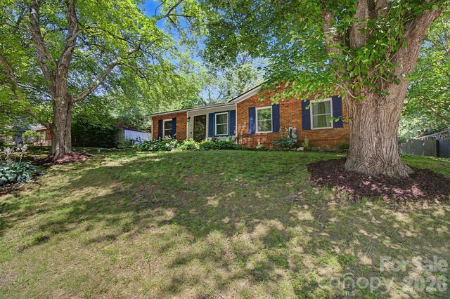 102 Wicklow Drive, Asheville, NC 28806