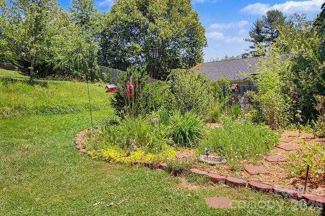 102 Wicklow Drive, Asheville, NC 28806