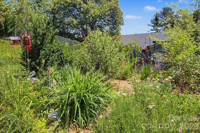 102 Wicklow Drive, Asheville, NC 28806