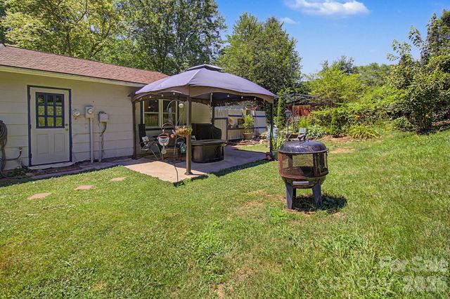 102 Wicklow Drive, Asheville, NC 28806
