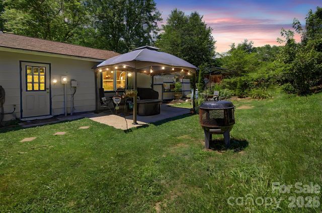 102 Wicklow Drive, Asheville, NC 28806