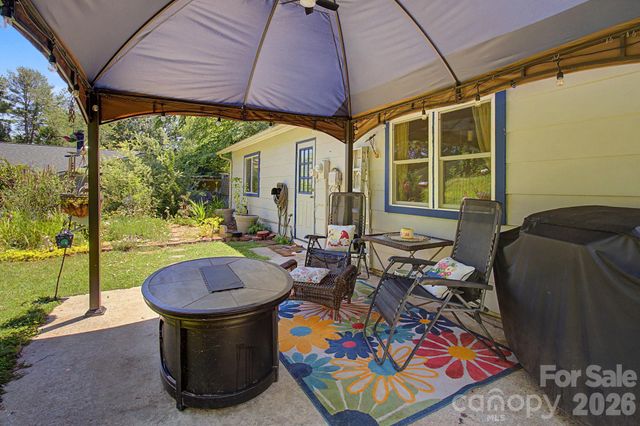 102 Wicklow Drive, Asheville, NC 28806
