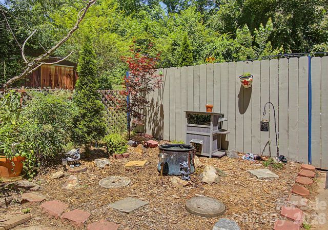 102 Wicklow Drive, Asheville, NC 28806