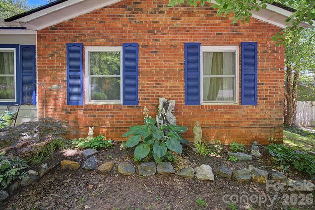 102 Wicklow Drive, Asheville, NC 28806