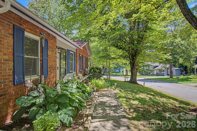 102 Wicklow Drive, Asheville, NC 28806