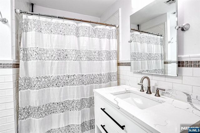 1110 River Road 105, Edgewater, NJ 07020