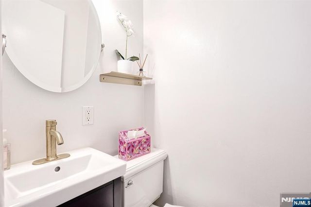 1110 River Road 105, Edgewater, NJ 07020