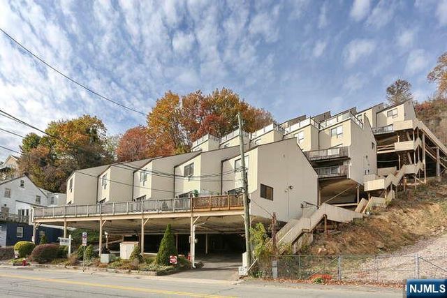 1110 River Road 105, Edgewater, NJ 07020