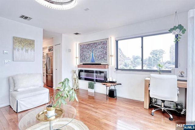 1110 River Road 105, Edgewater, NJ 07020