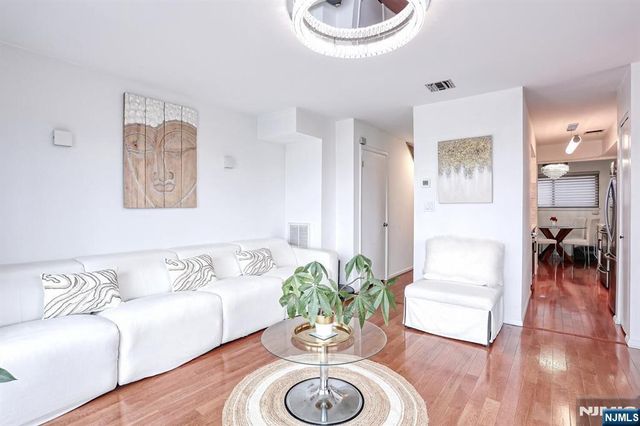 1110 River Road 105, Edgewater, NJ 07020