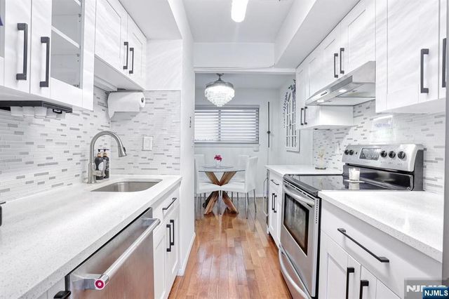 1110 River Road 105, Edgewater, NJ 07020