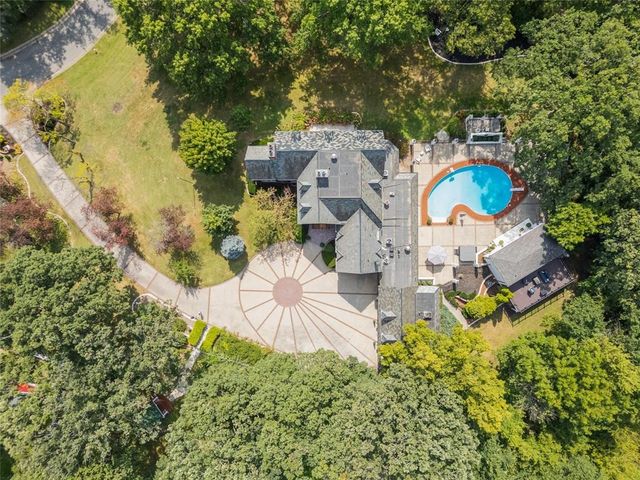 3545 Lincoln Place Drive, Des Moines, IA 50312