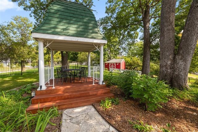 3545 Lincoln Place Drive, Des Moines, IA 50312