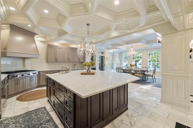 3545 Lincoln Place Drive, Des Moines, IA 50312