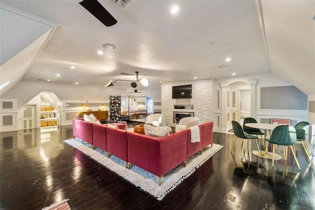 3545 Lincoln Place Drive, Des Moines, IA 50312