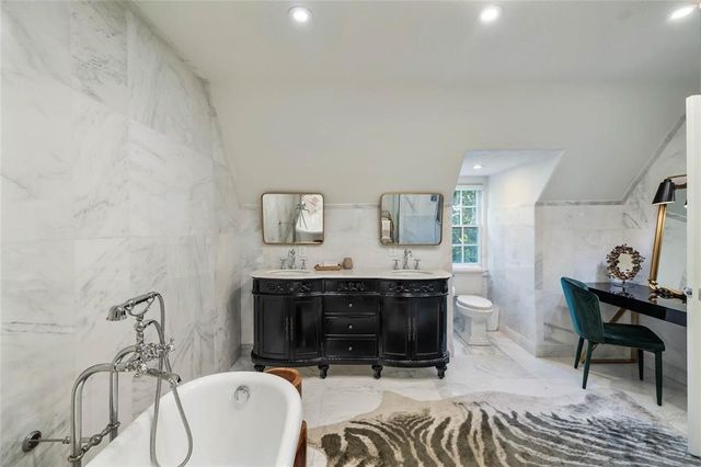 3545 Lincoln Place Drive, Des Moines, IA 50312